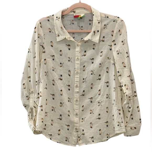 Fervour Tops - Fervour Cat print 100% Cotton Cream Button-Up Blouse size Medium